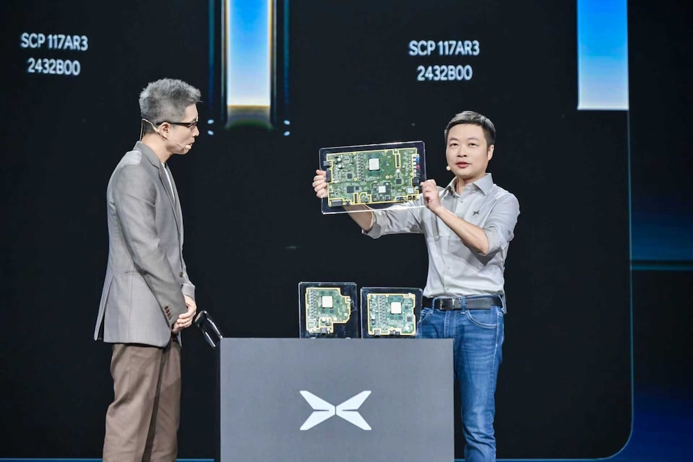 小鹏半年营收飙涨近200亿！毛利率超特斯拉，何小鹏放话9月销量超4万