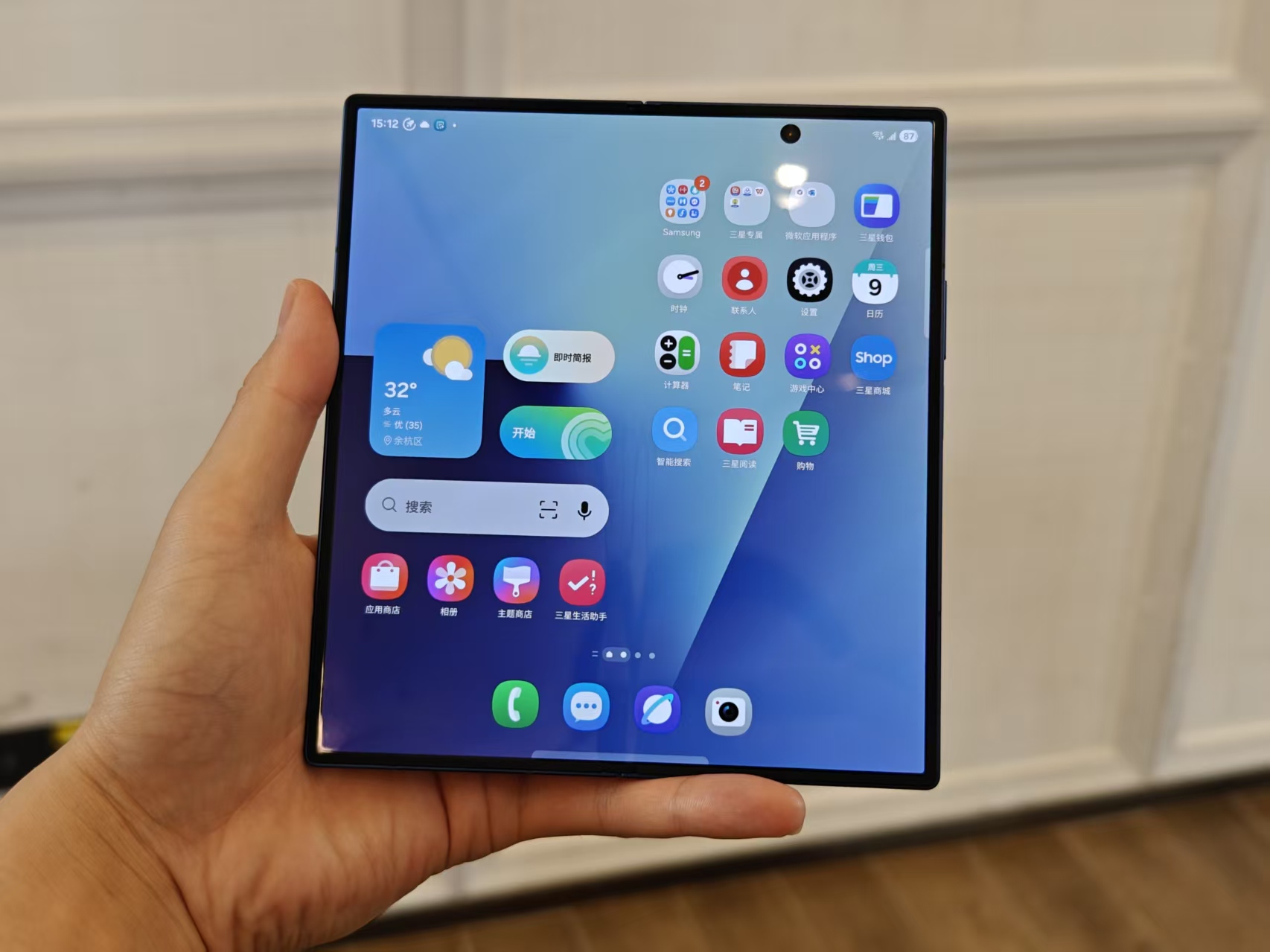 全球首发体验!三星折叠屏Galaxy Z Fold7上手:太轻薄了,AI圈搜万物