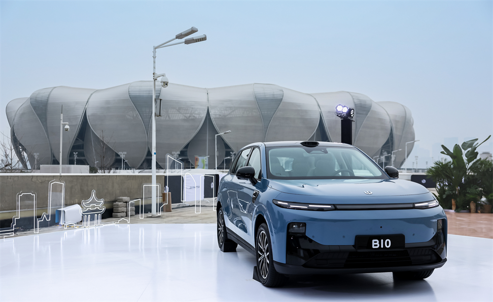 零跑半年报炸裂!官宣有两款旗舰新车,喊出明年百万目标【财报会干货】