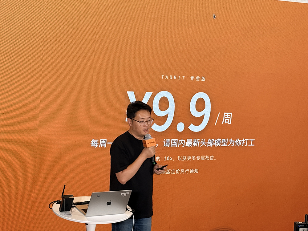 永久免费!美团AI浏览器来了,10多个顶级模型帮你干活,还附送Agent外挂