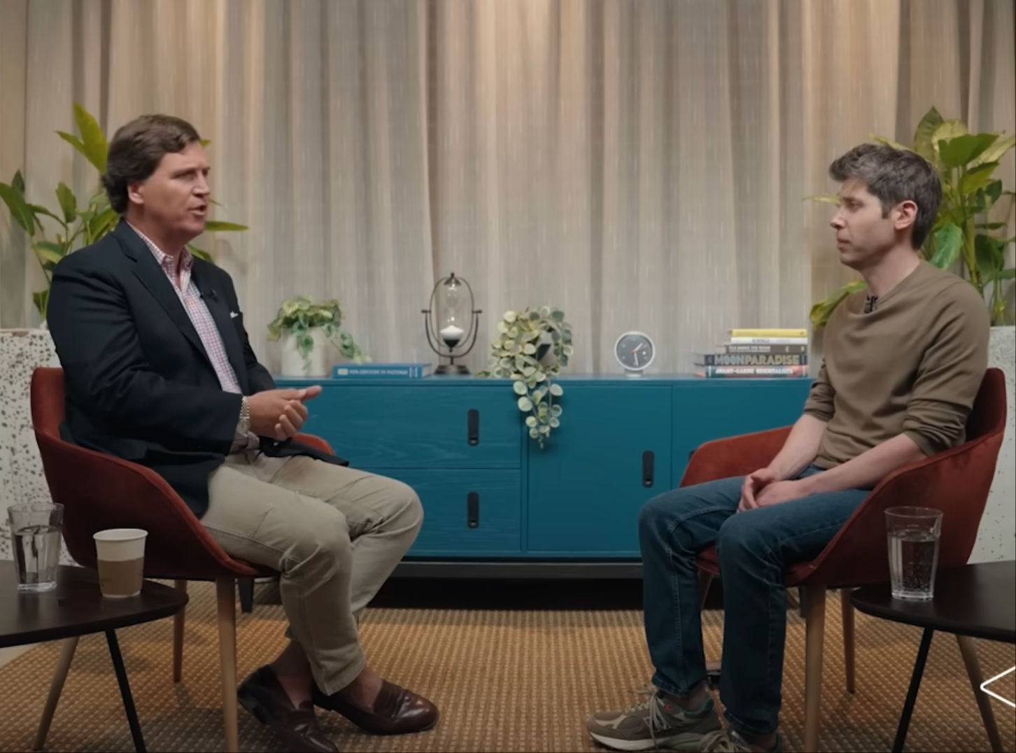 “我曾敬重马斯克,但现在不联系了”!阿尔特曼专访回应攻击,首谈AI自杀预防两难