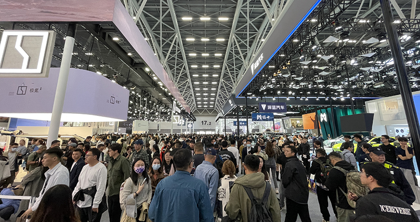 “华为联盟”组队出击，国产百万豪车炸场……广州车展成明年车市风向标