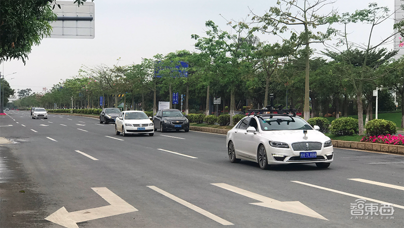 实测国内首台自动驾驶出租车!打个电话就能坐