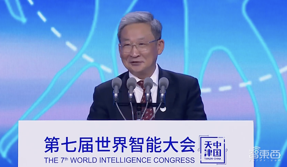 世界智能大会开幕看点:李彦宏刘庆峰周鸿祎热聊大模型,王坚回忆跟黄仁勋聊天