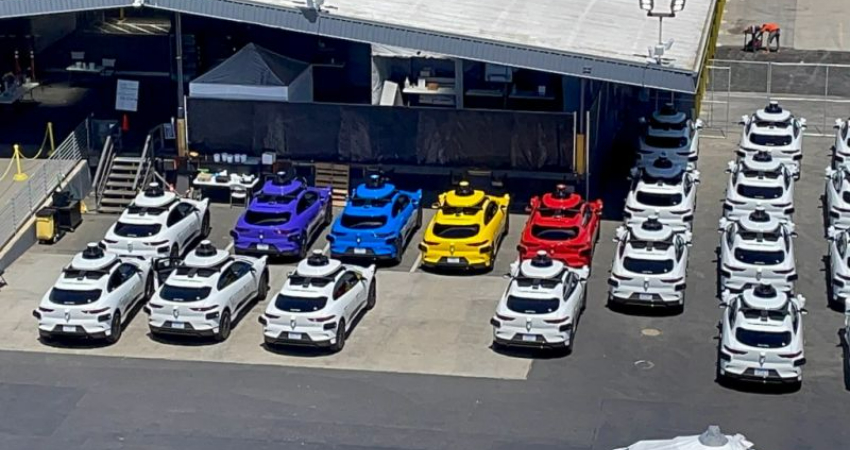 自动驾驶商业化迈出关键一步！Waymo和Cruise的出租车可在加州收费运营