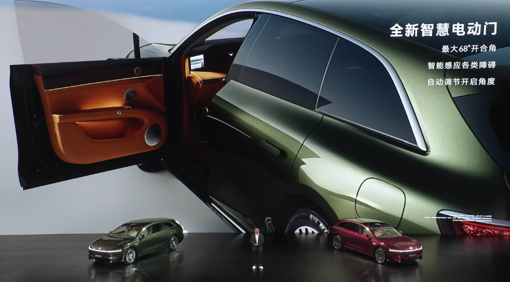 华为系首款旅行车30.98万开卖!余承东朝百万销量发起冲锋,北汽董事长现场表决心