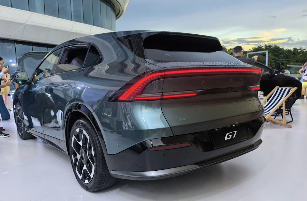 拼了!比特斯拉便宜6.8万开卖,小鹏G7二战Model Y