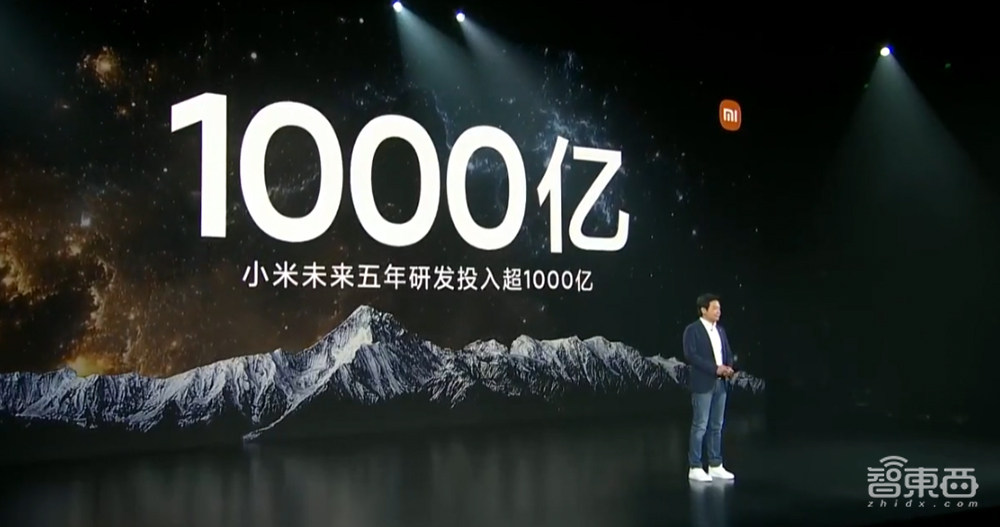 雷军正式宣战苹果！推双尺寸旗舰机，要砸1000亿搞研发
