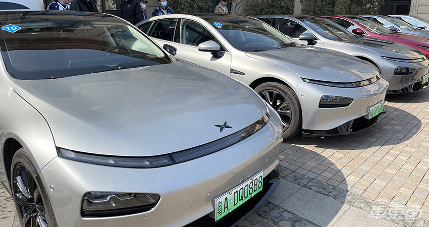 城市L2争夺战打响！华为小鹏紧追特斯拉，传统车企集体掉队