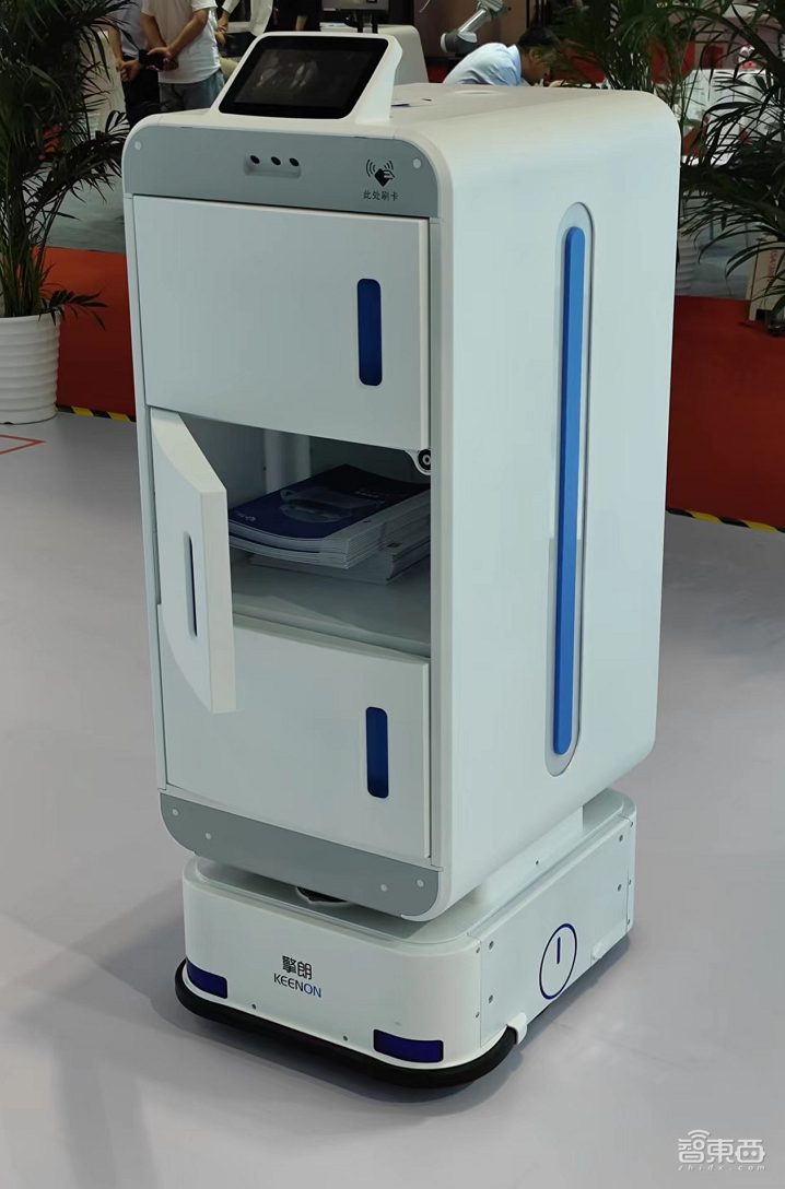 邓丽君现场“复活”!130只机器狗群舞,世界机器人大会7大亮点揭秘