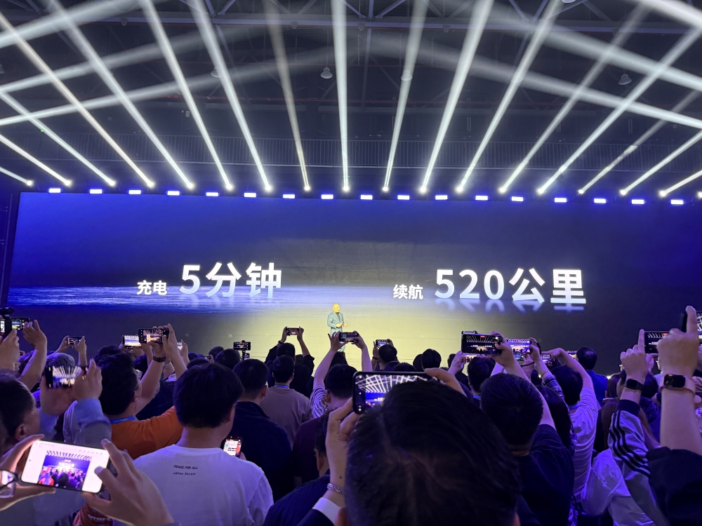 1秒2.5公里！宁德时代给油车判死刑，新电池纯电续航破1500公里
