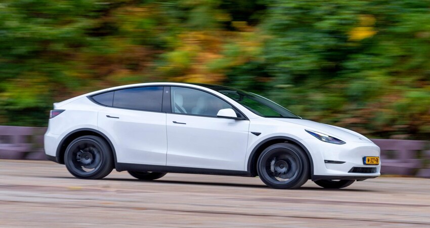 特斯拉Model Y官降1.4万,提Model 3现车享补贴,或为新款让路?