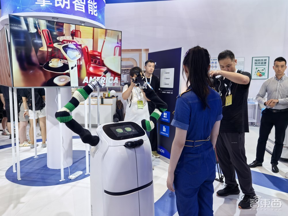 10万台服务机器人,15年海量场景数据,擎朗人形机器人撕开万亿新市场