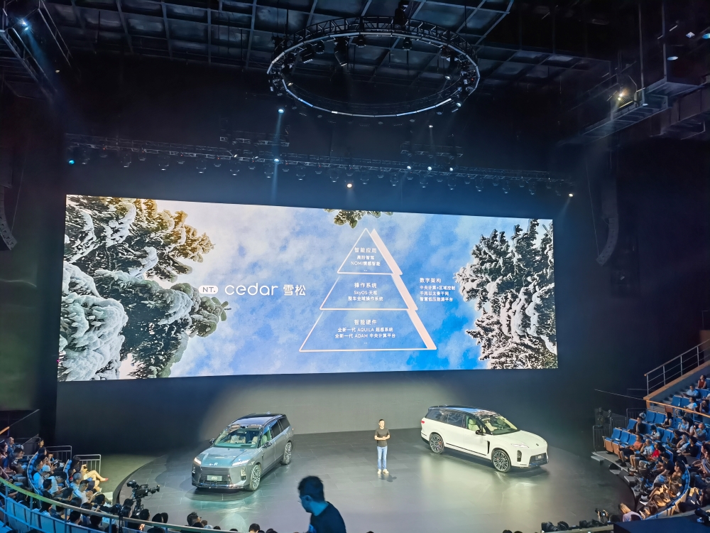 李斌豁出去了!全新ES8预售比老款便宜12万,蔚来美股大涨超10%