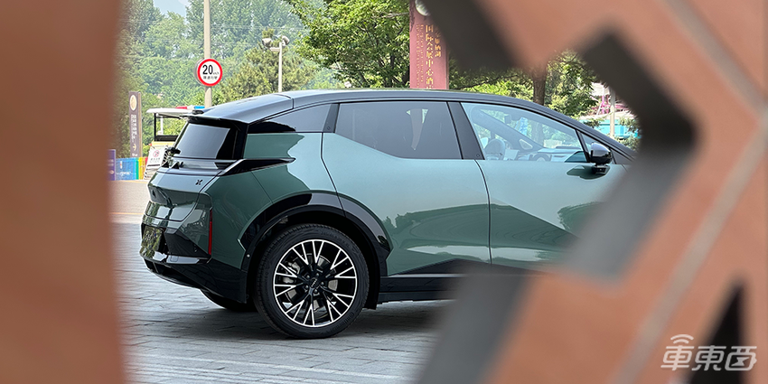 试驾纯电小钢炮极氪X：加速迅猛颜值高！三处细节待提升