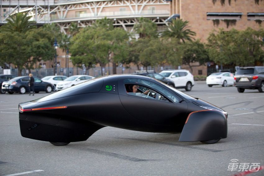 特斯拉开放充电桩，瞄准了一个千亿市场