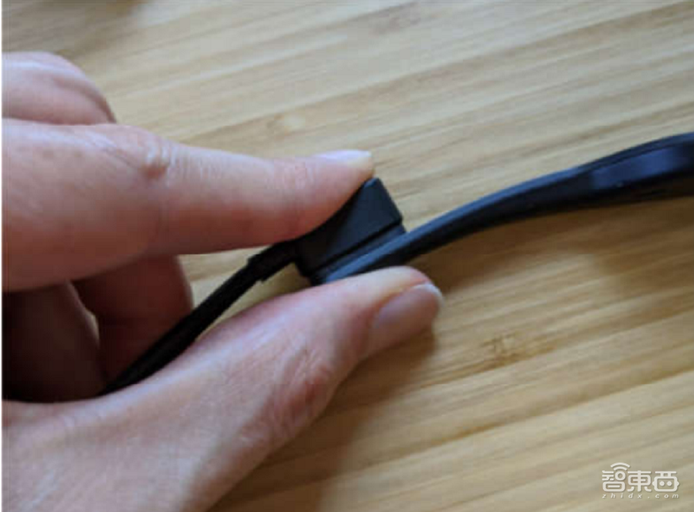 Facebook AR眼镜说明书公布：用法、配件等细节被披露