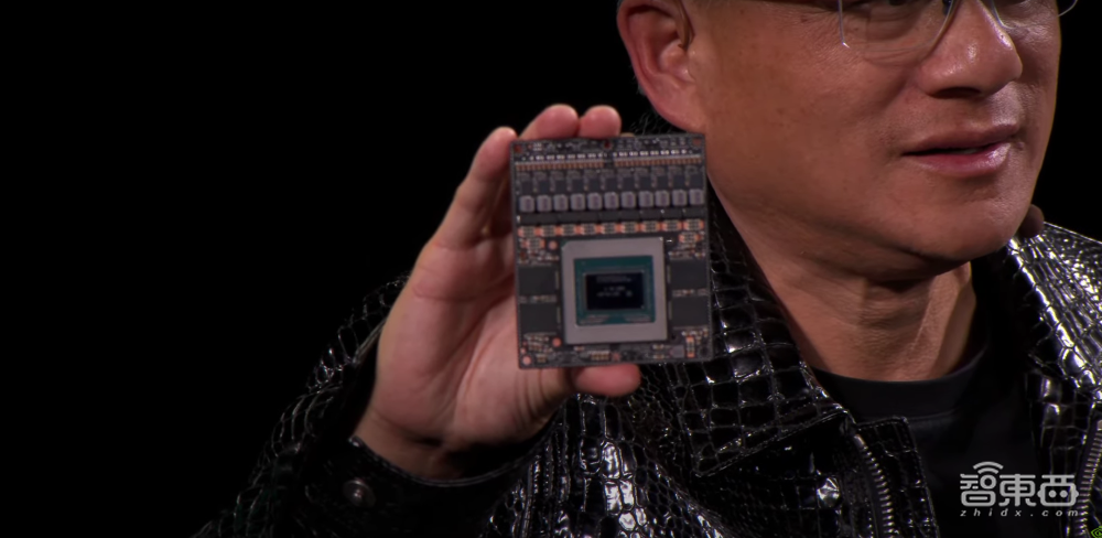 黄仁勋变身美队,皮衣开光追,最强卡皇5090登场,全世界玩家都疯狂了