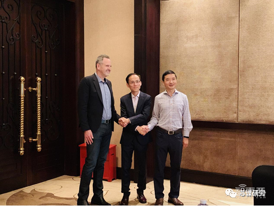 独家对话吴雄昂：Arm夺权之争再升级？背后隐情和盘托出