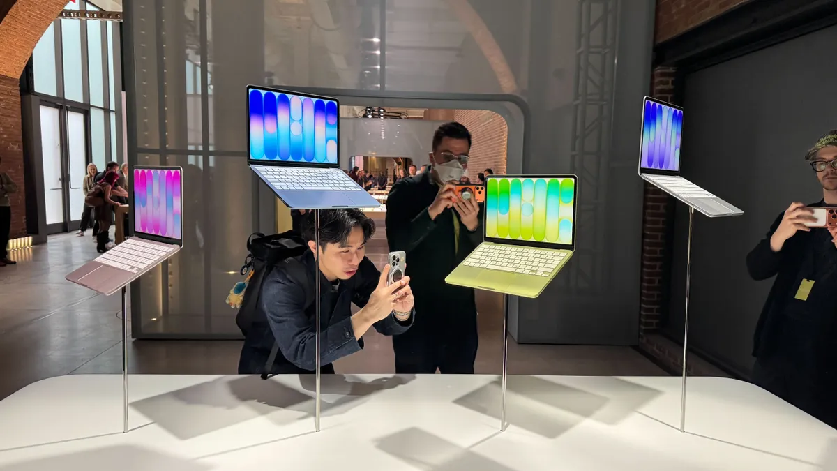 给苹果50岁庆生！库克分享内部备忘录，聊乔布斯遗产，晒罕见原型机