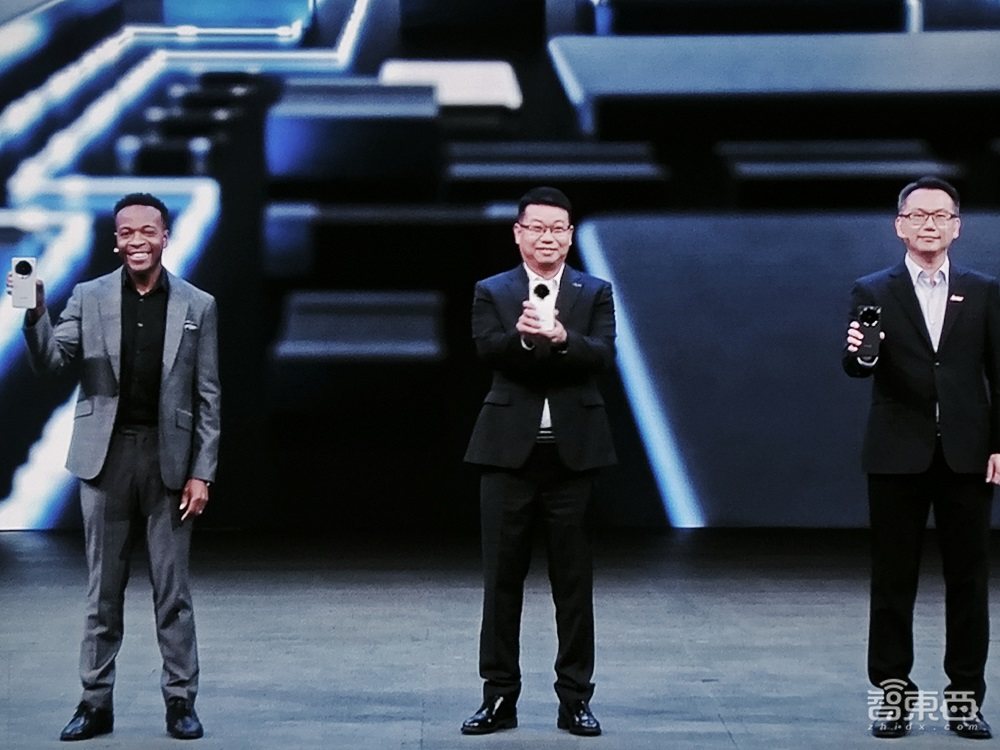 vivo X200系列登场:小屏mini版硬刚苹果,AI“登岛”,一键拖拽啥都能干