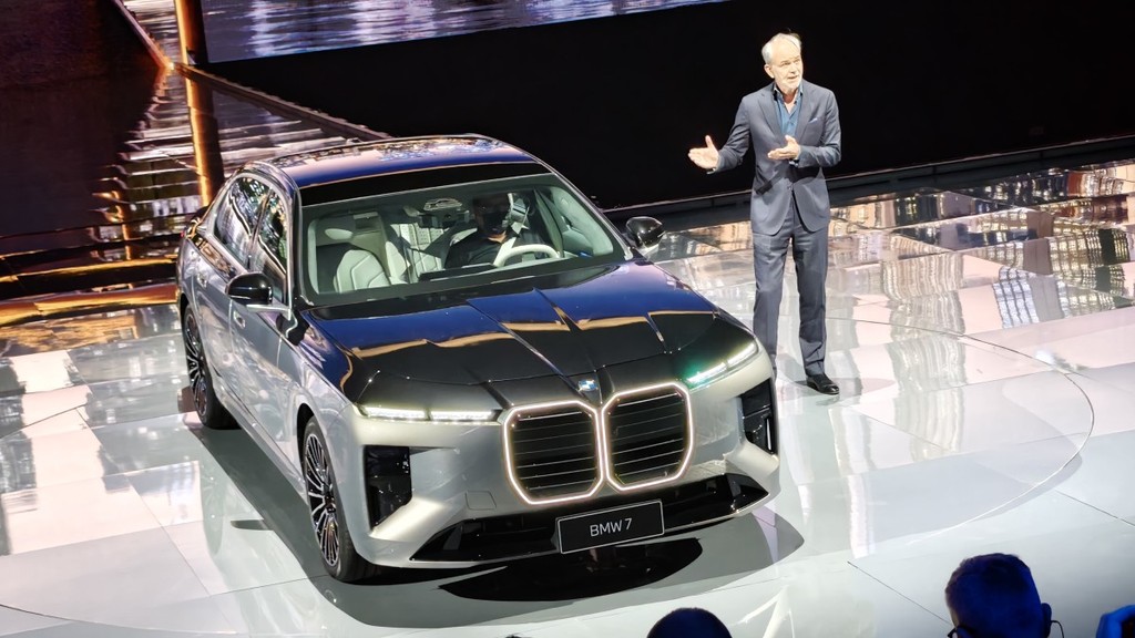 宝马新世代新车三箭齐发！iX3长轴版i3及全新7系落地中国