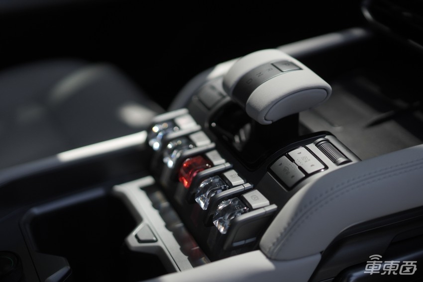 方程豹掀桌10～20万级市场！高阶智驾无人机上车，三大储物空间巨能“装”