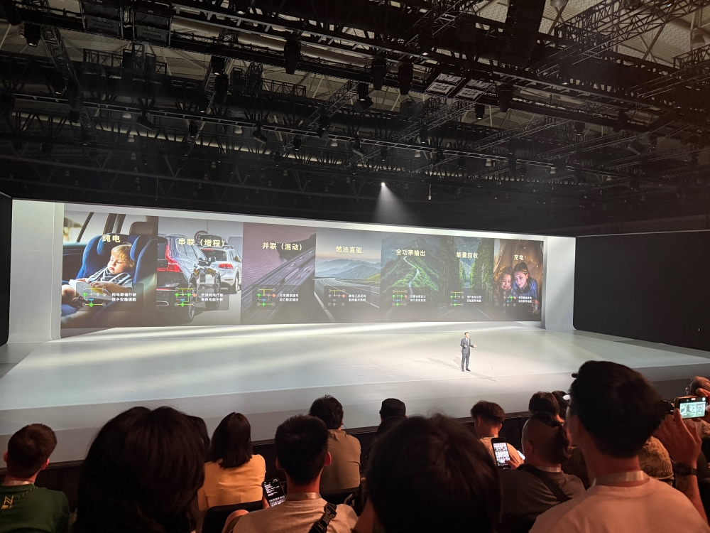 沃尔沃全新XC70预售29.99万元起!综合续航超1200km,支持高快智能领航辅助