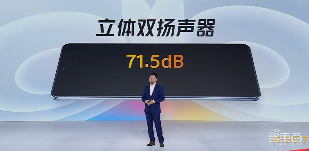 游戏手机揭幕战!iQOO 7能否顶住“火龙888”?安兔兔1W分险胜小米