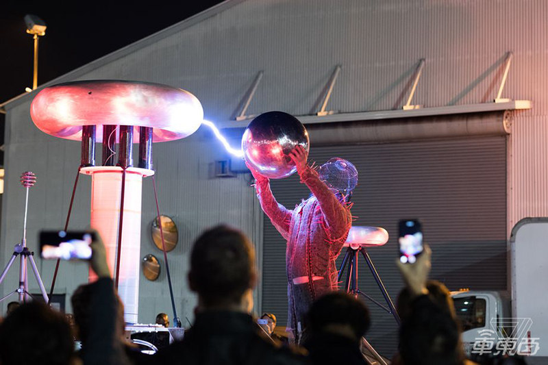 【多图】首试特斯拉火星皮卡!内部空间超大,车载系统帅爆了