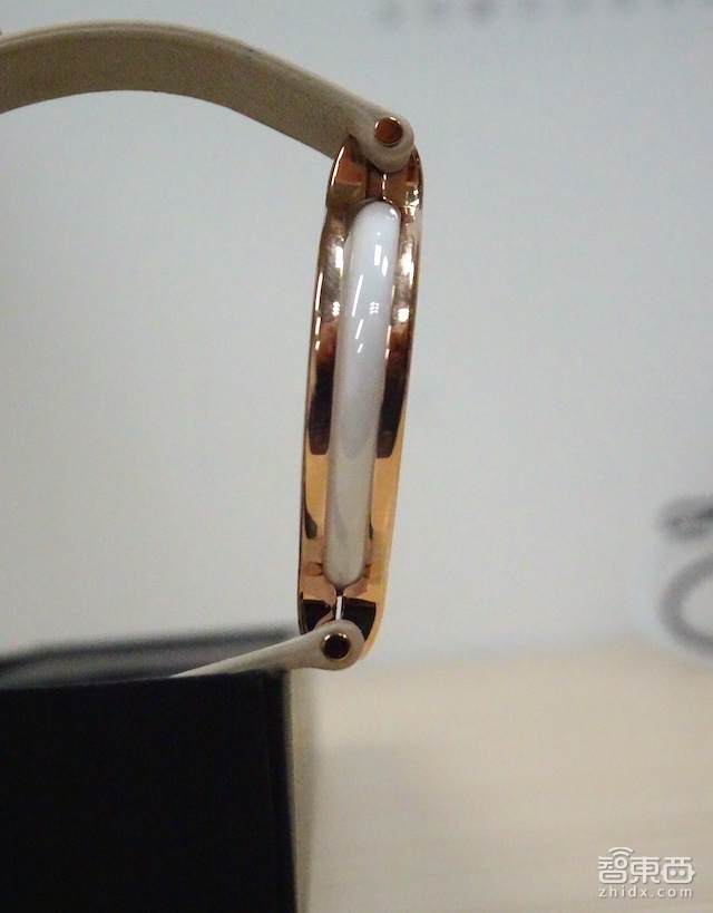 华米Amazfit智能手环上手 颜值够高但就是不耐脏