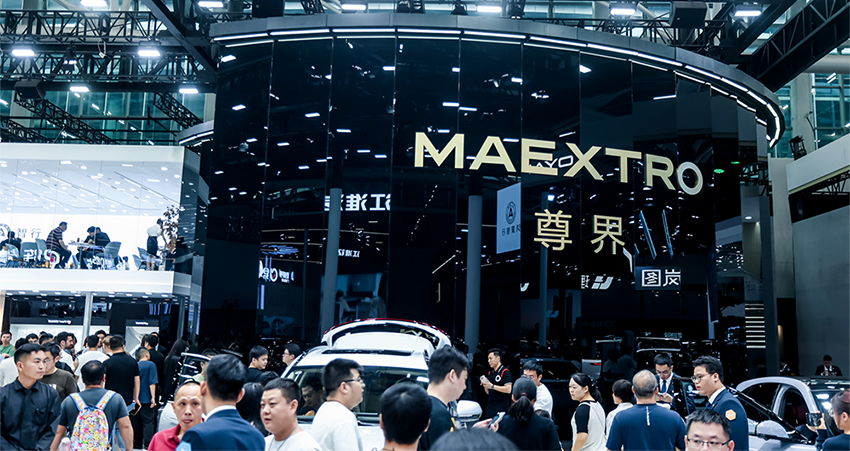 太顶了！鸿蒙智行尊界未发先火，余承东三大招硬刚迈巴赫劳斯莱斯