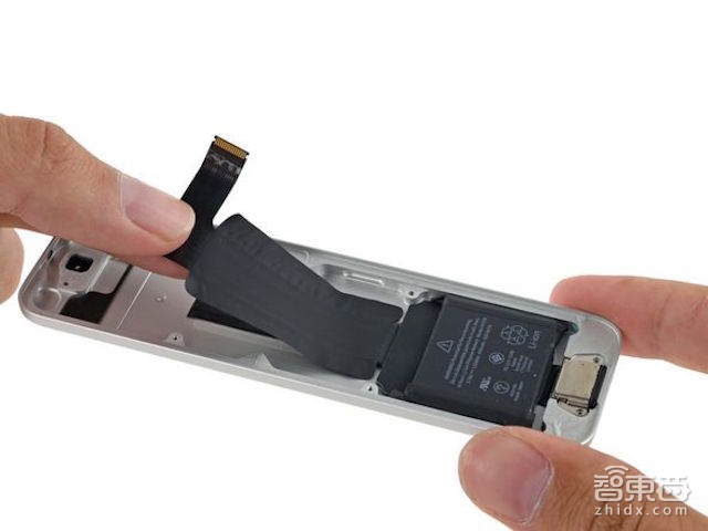 Apple TV 4拆解新鲜出炉:修复难度不算高