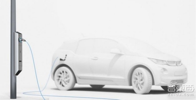 停车即可充电 “一柱两用”宝马推路灯充电桩