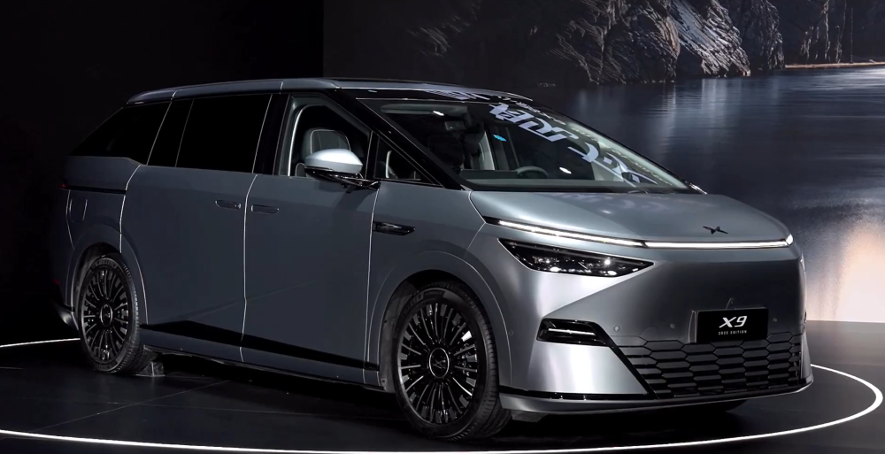 何小鹏亮出底牌！L3、增程车、机器人、飞行汽车量产时间表都定了