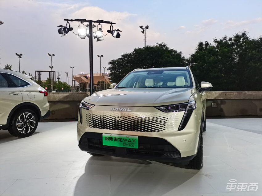 蔚来理想降3万清仓!开年就有8家车企坐不住了,最高降4.6万