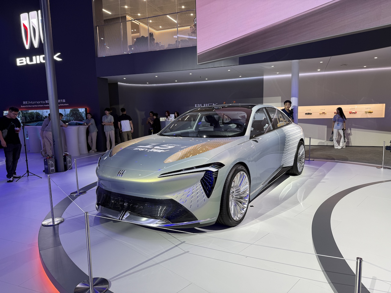 洋豪品牌一个没来！国产车价格战现场开打，暴走3万步看成都车展六大真相