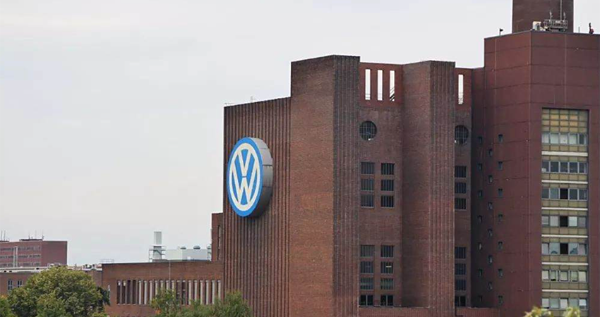 大众集团或降本300亿!销量营收双下滑,计划关闭部分德国工厂