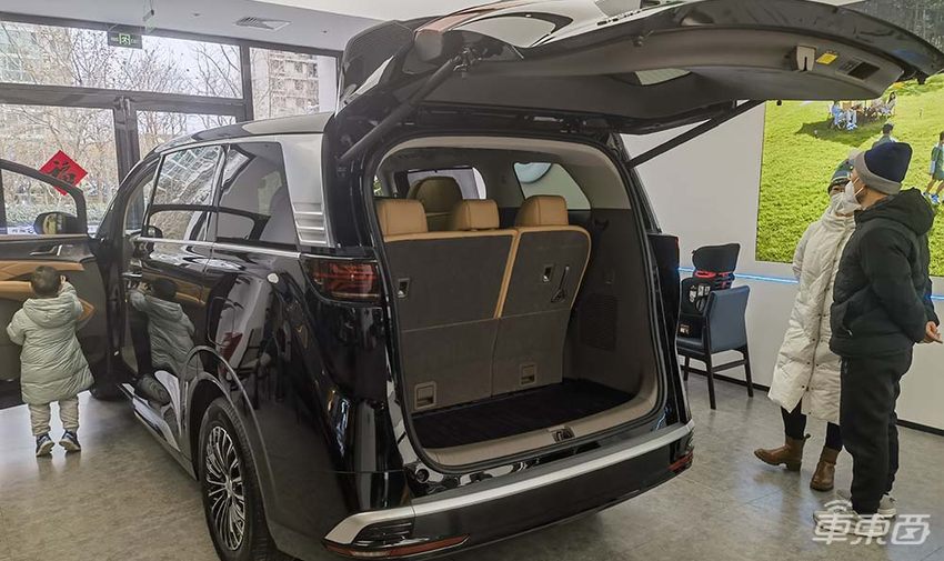 实探腾势门店：豪华车主扎堆看，比亚迪亲儿子突围高端