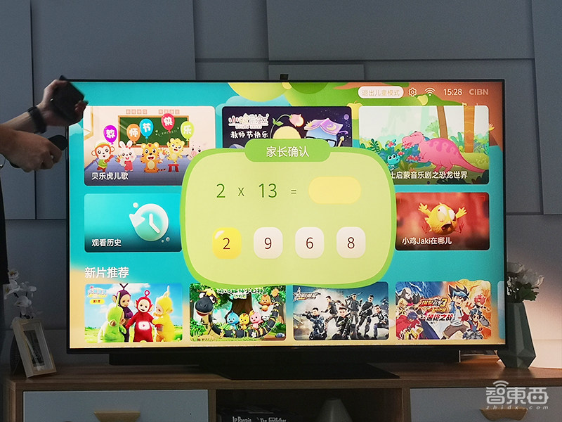 华为智慧屏首发体验!搭载鸿蒙OS+AI芯片,还有AI教你健身