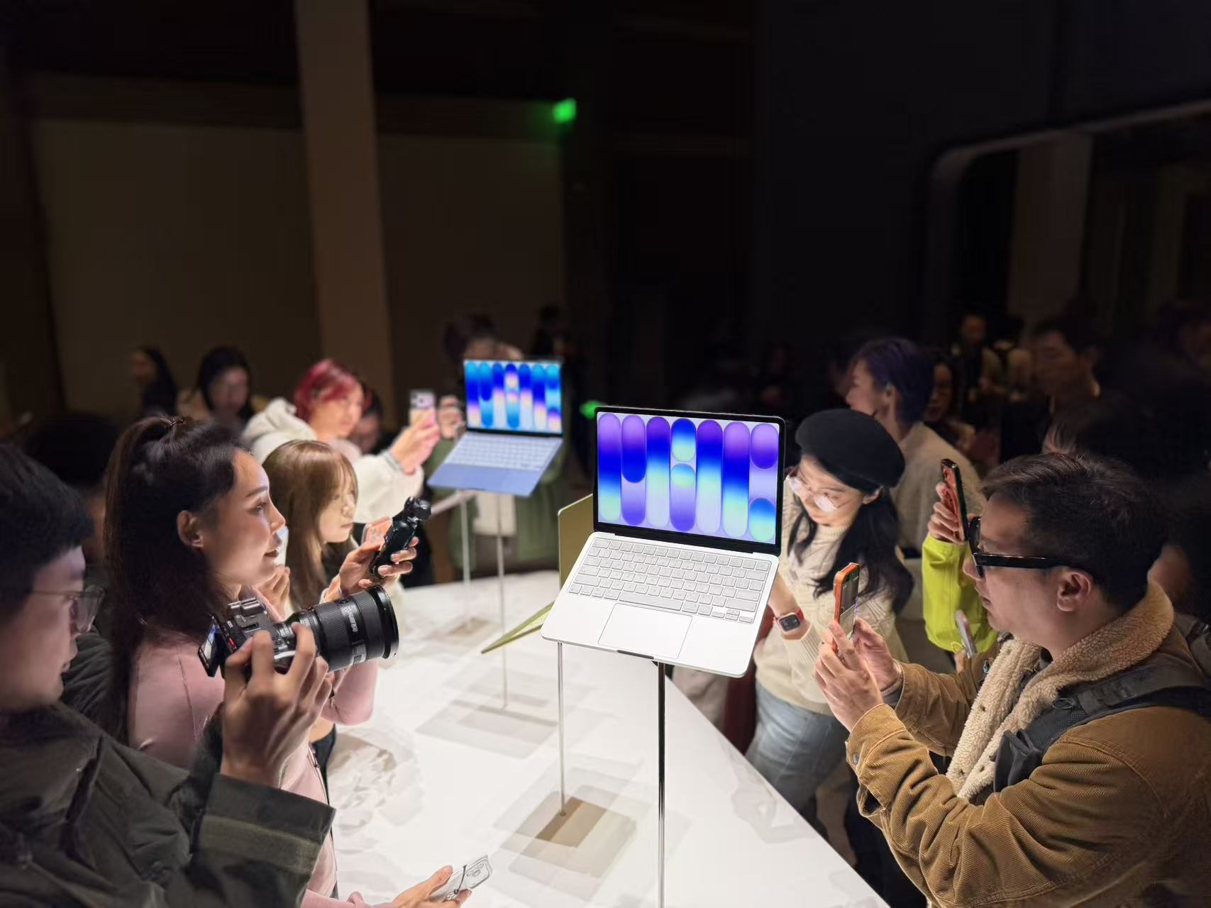 刚刚,库克掀桌!史上最便宜MacBook下到3999元,年轻人第一台苹果电脑?