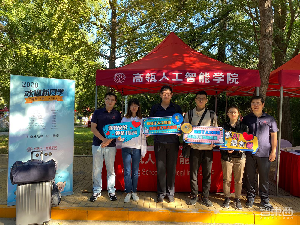 对话魏哲巍：33岁破格晋升人大最年轻教授，致力于培养有温度的AI人才