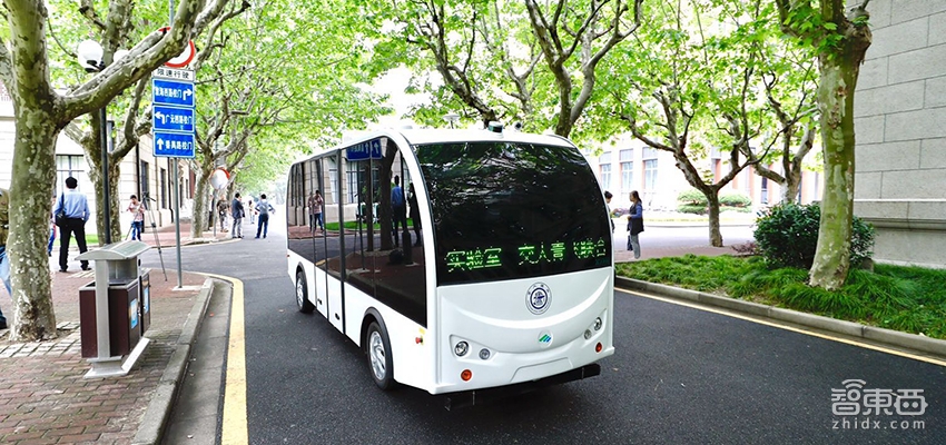 上海交大学霸出手！造无人巴士微信就能约