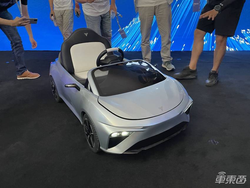 哪吒汽车发布两款用户定义车型，7.29万起售！还为萌娃打造了一款电动车