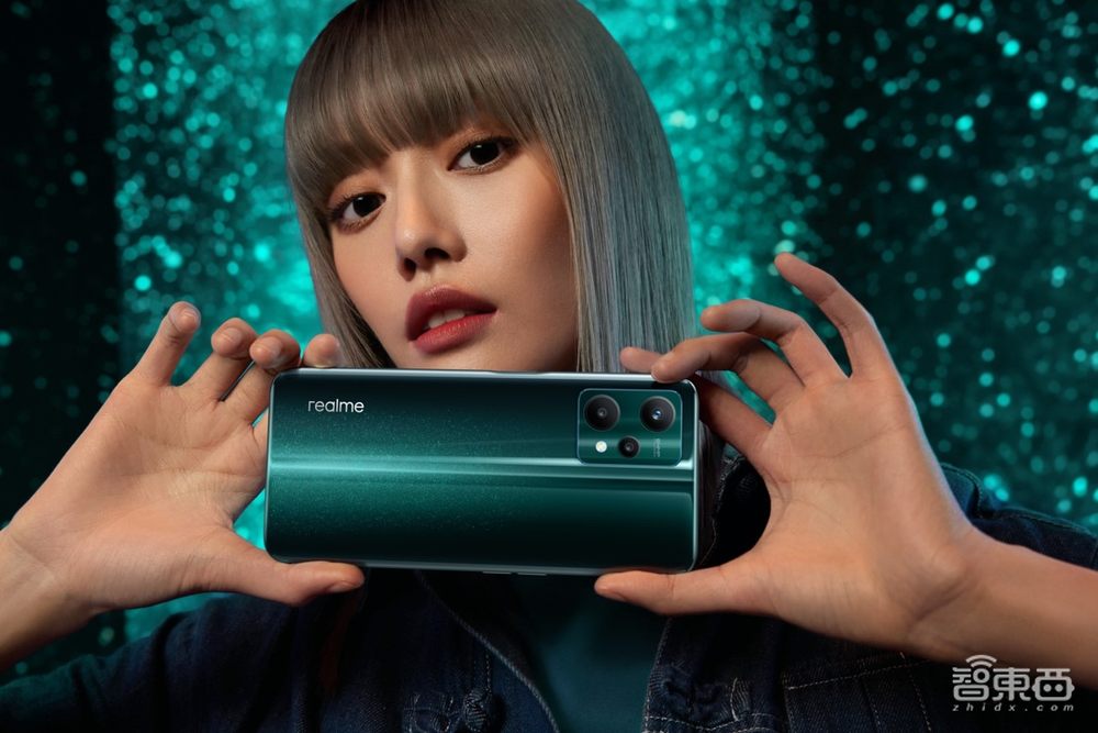 realme真我V25发布,联名紫禁城IP搭光致变色后盖,1999元起