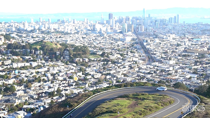 谷歌泪奔！研发10年后，无人出租车开始收费