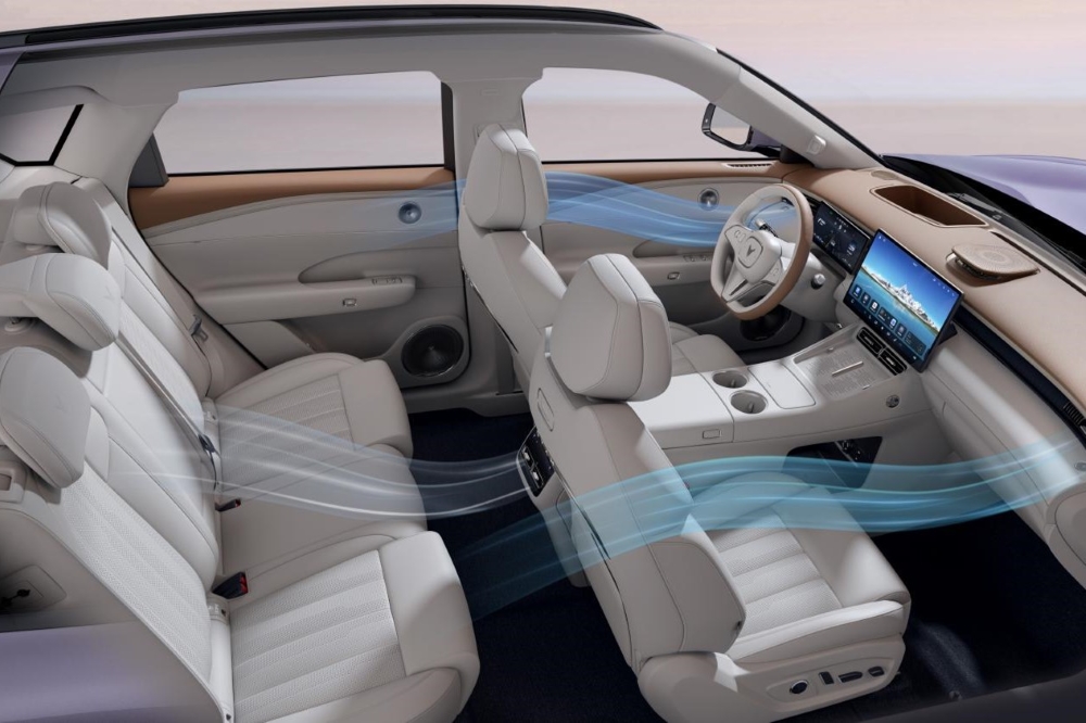 首搭华为鸿蒙座舱5！岚图FREE+座舱公开，彩电冰箱大沙发全部上车