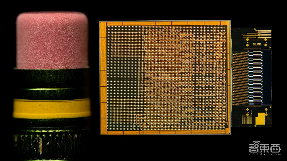 剑指32Tbps!英特尔披露硅光集成路线图,OCI芯粒为未来AI基建打地桩
