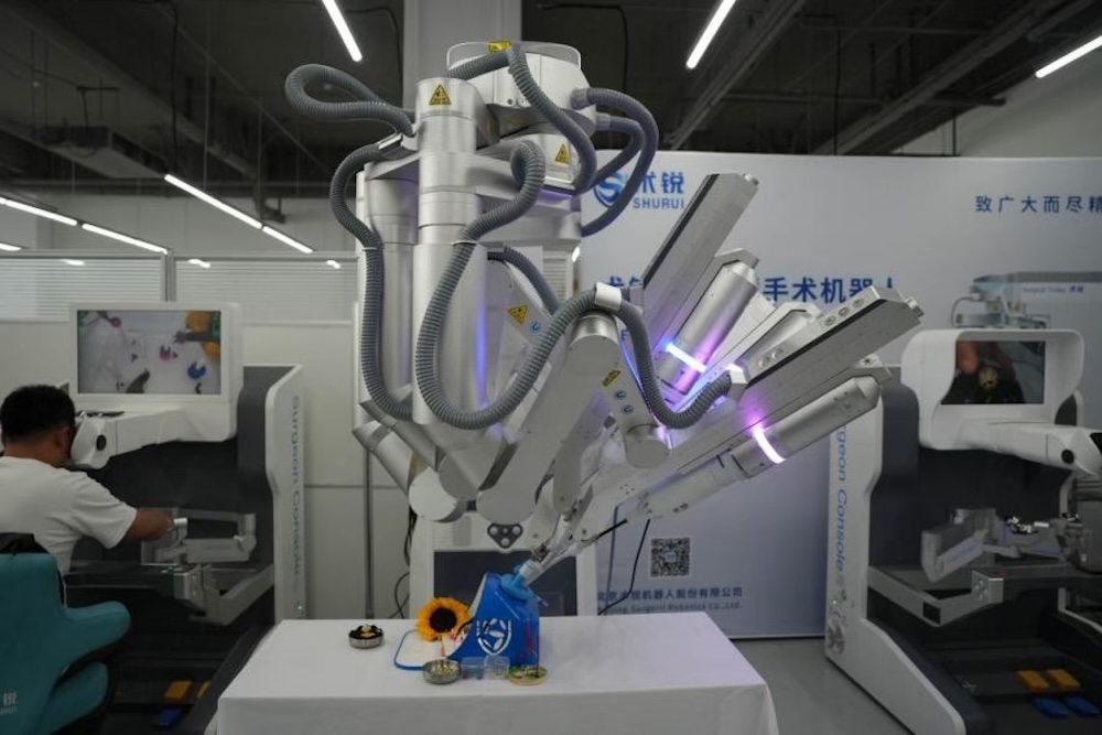 雷军投了这位交大教授，12年打磨国产“达芬奇”，融资近7亿