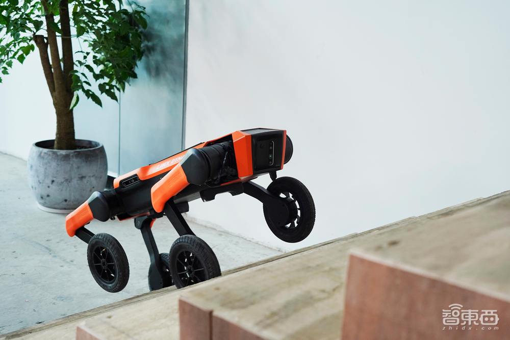 国内首个四轮足机器人,深圳造!独家对话创始人